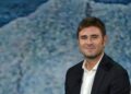 Alessandro Di Battista operato a Cuba, rinviato il rientro in Italia