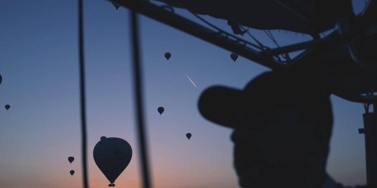 Colpito dalla cesta di una mongolfiera, turista tedesco muore in Svizzera