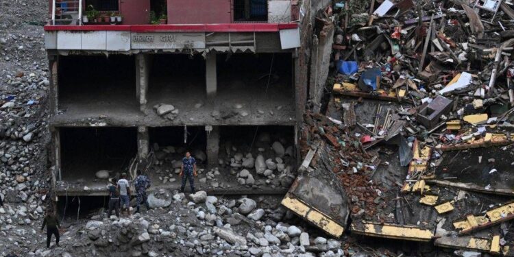Alluvione in Nepal e Tibet, i morti sono più di 1.000