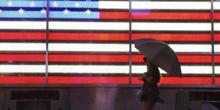 Usa, tempesta flagella nord-est Paese: voli cancellati, blackout e allerta inondazioni