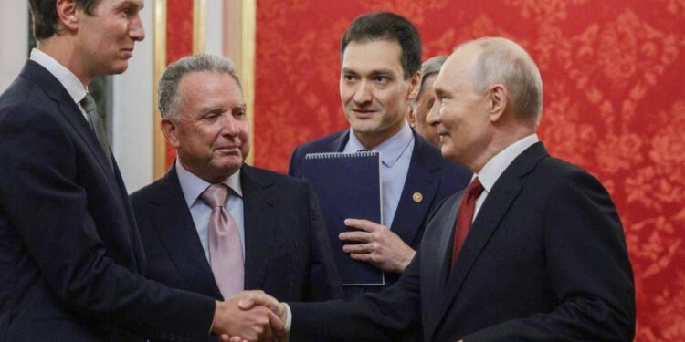 Putin incontra Witkoff e Kushner: “Russia centrerà obiettivi in Ucraina”. Oggi gli inviati di Trump a Kiev