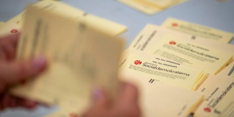 Elezioni in Svezia, centrosinistra avanti di un solo seggio: sfida all’ultimo voto