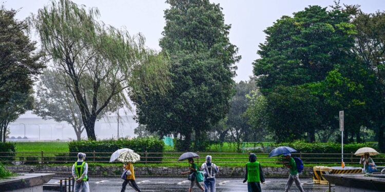 Giappone, allerta a Tokyo per tifone Dujuan: evacuazioni e voli cancellati 