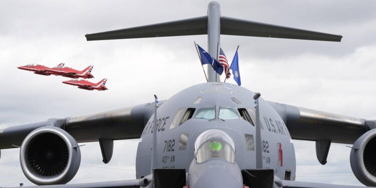 “Grave incidente” vicino a base UK: da Fairford decollano bombardieri Usa per attacchi a Iran