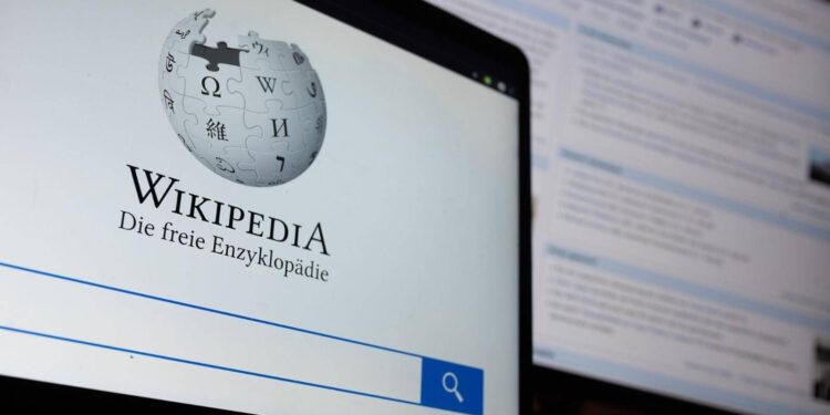 Intelligenza artificiale, fondatore di Wikipedia: “Non è affidabile per scrivere articoli”