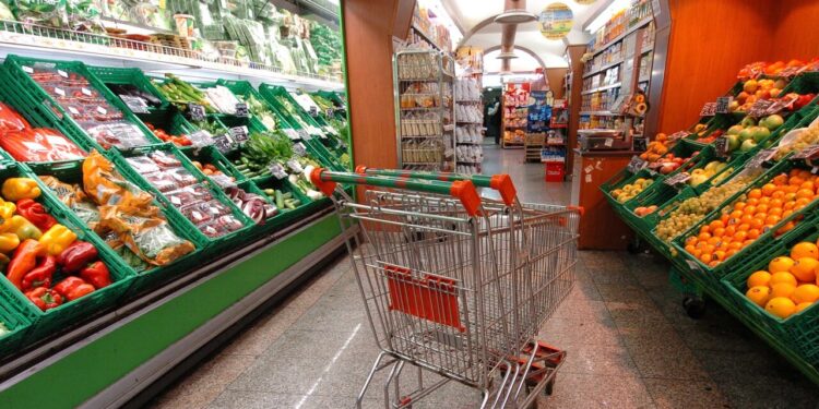 Dal 2019 al 2025 scomparse 111mila imprese al dettaglio nei comuni