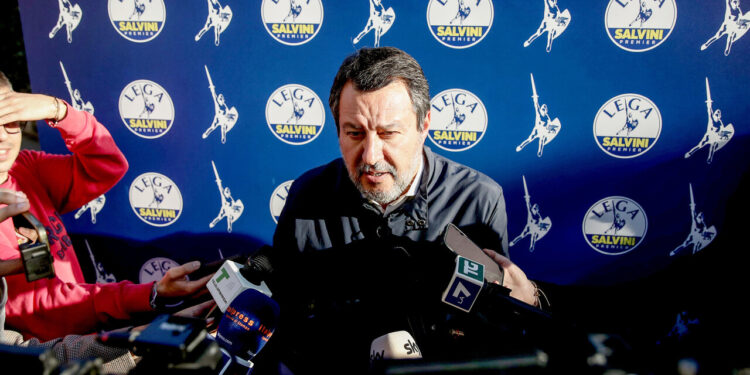 Salvini si dimette da segretario della Lega: “Necessario per ricandidarmi”