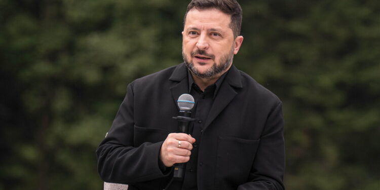 Zelensky, fermeremo raid su raffinerie se Mosca smetterà di colpire siti energetici