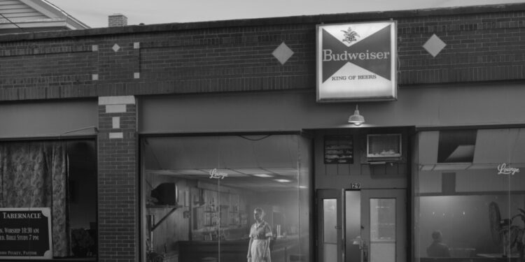 La trilogia fotografica di Gregory Crewdson in mostra a Reggio Emilia