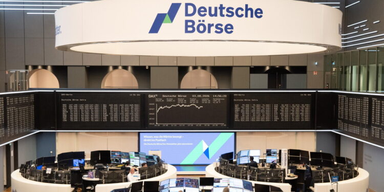 Borsa: l’Europa contrastata, poco mossi i titoli di Stato