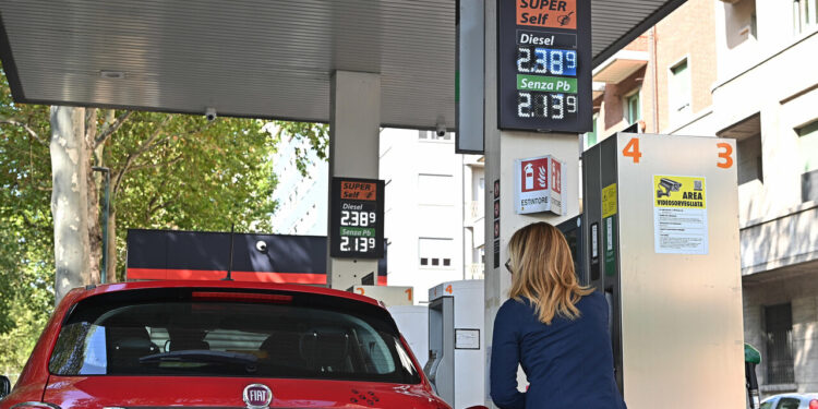 Il caro-carburanti è costato in 6 mesi 4,7 miliardi agli automobilisti