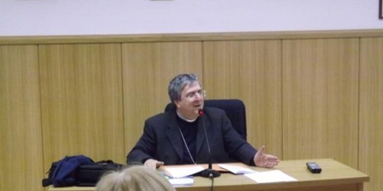 Mons. Savino (Cei), l’esecuzione in diretta preoccupa, il lutto cerca altro