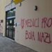 Scritte No Vax al centro vaccini di Vicenza, indaga la Digos