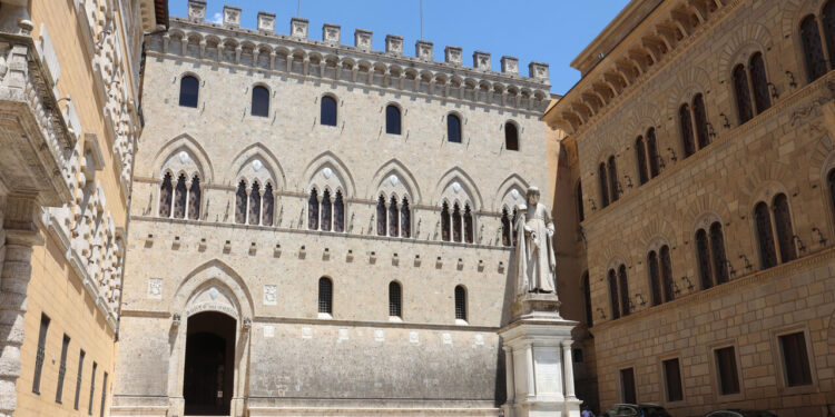 Glass Lewis boccia le Ops di Mps, sì a fusione Mediobanca
