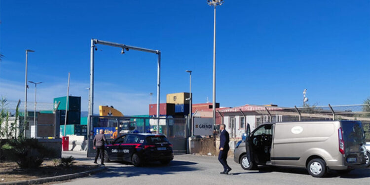 Un 23enne muore nel Chietino, un operaio schiacciato da tubi al porto industriale di Cagliari