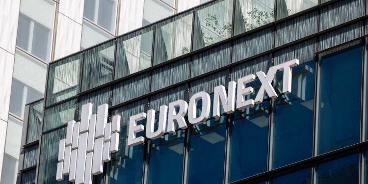 Borsa: l’Europa sale, bene Renault e Stellantis, Milano +1,05%
