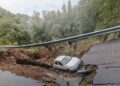 Auto in una voragine apertasi per le piogge nel Reggino, salvo il conducente