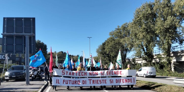 Startech, corteo contro svendita azienda
