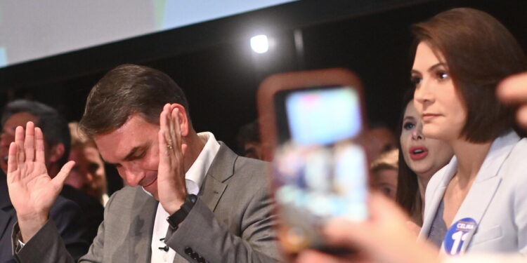 Flavio Bolsonaro, ‘ho ricevuto oltre duemila minacce di morte’