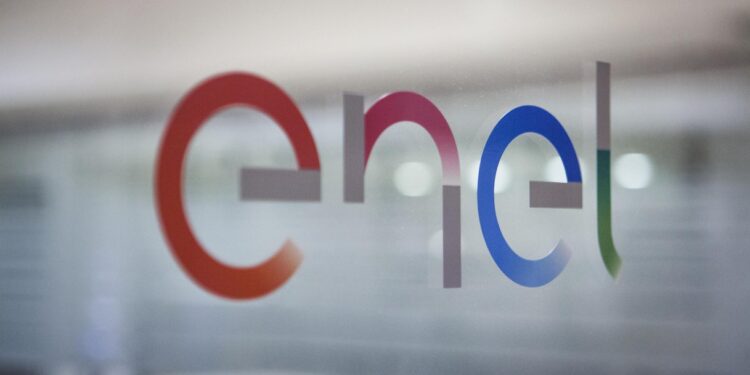 Enel blocca il prezzo delle bollette, sconto del 50% per tre anni: i requisiti