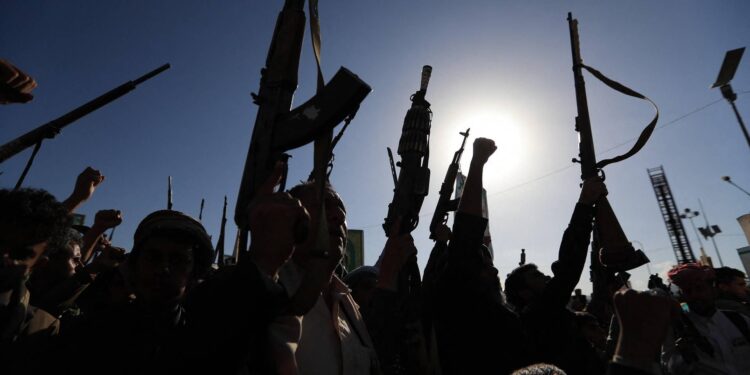 Houthi: “Evitate aeroporti e spazio aereo sauditi, pronti a nuovi attacchi”