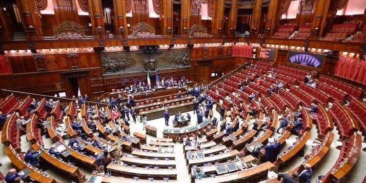 Legge elettorale, ultimo atto alla Camera: oggi voto finale tra vedette, catafalco e pronostici