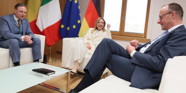 Meloni, Merz e De Wever scrivono a Costa: “Corsia preferenziale per investimenti su energia”