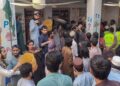 Pakistan, crolla il tetto di una scuola a Peshawar: 28 morti e 30 feriti