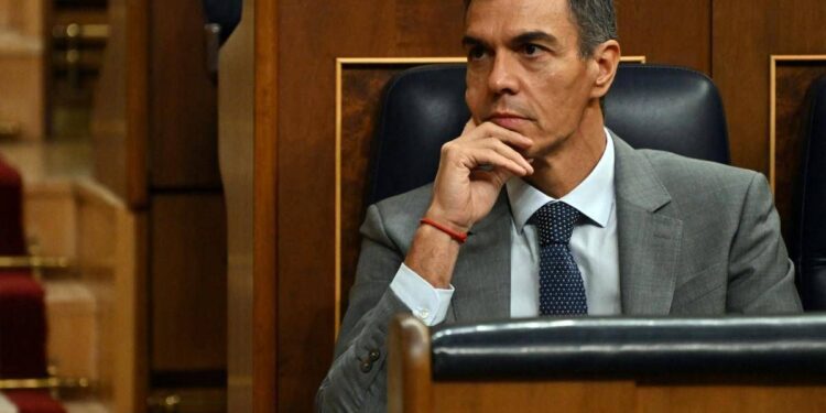 Spagna, Sanchez annuncia elezioni anticipate il 29 novembre: “Abbiamo lottato contro la peggiore opposizione”