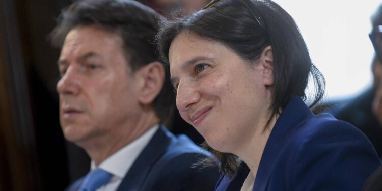 Campo largo, tensioni nel centrosinistra: Conte insiste su primarie presto