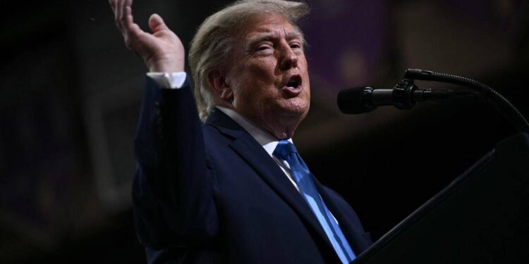 Tv americane sospendono copertura Trump, Dipartimento di Giustizia: “E’ boicottaggio, possibile violazione leggi antitrust”. Aperta indagine